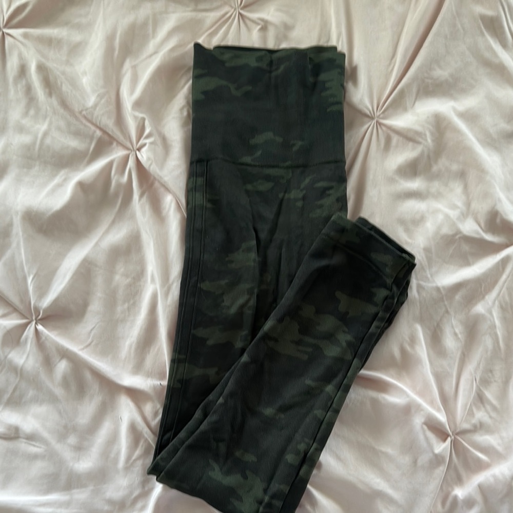 SPANX Green Leggings Form-Fitting Bottoms
